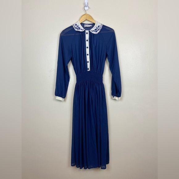 VINTAGE KAY WINDSOR 1950s-1960s Collared Embroidered Button Smock Waist Dress - Picture 3 of 11